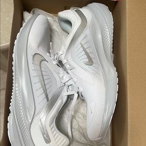 Nike Quest 5 Women's Shoes - Size 9